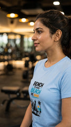 Bench Pe Hoon Beach Pe Nahin Women's T-shirt